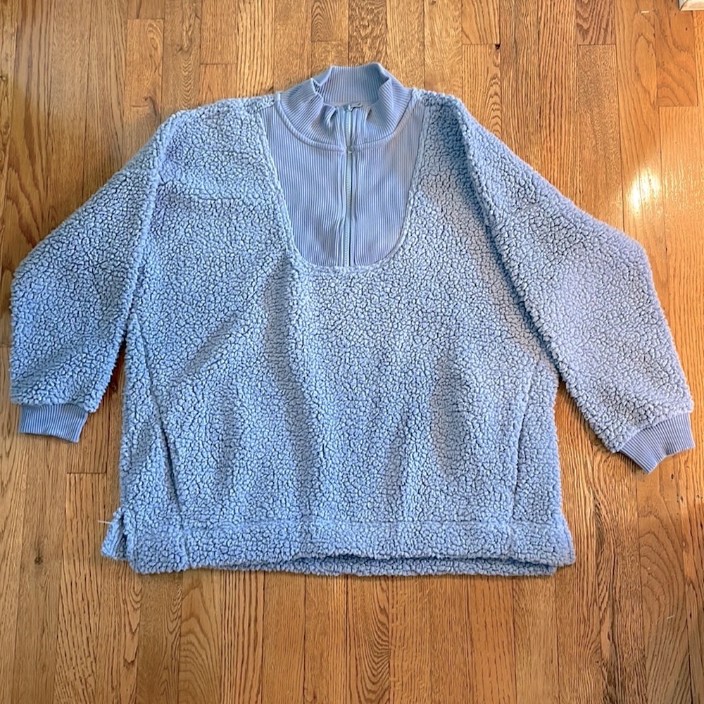 Aerie 1/4 zip blue fleece sweatshirt in a large. Excellent Condition.